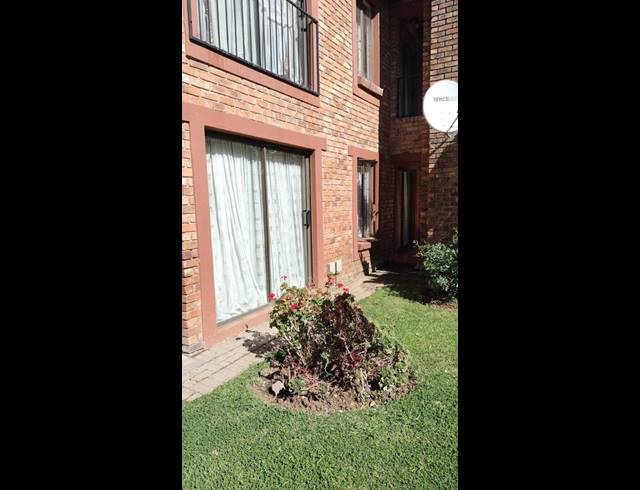 2 BEDROOM TOWNHOUSE FOR SALE IN EDLEEN